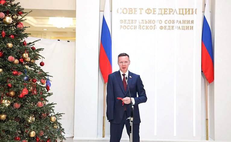 Виталий Назаренко в рамках ежегодной благотворительной акции «Елка желаний» исполнил мечту 9-летнего Шамата Газимагомедова из Владикавказа