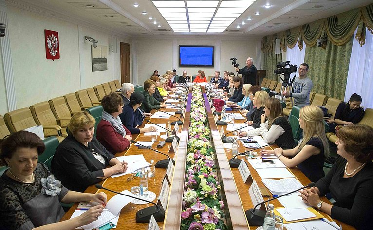 Встреча заместителя Председателя Совета Федерации Галины Кареловой с победителями всероссийских конкурсов, проводимых «Ассамблеей женщин-руководителей»