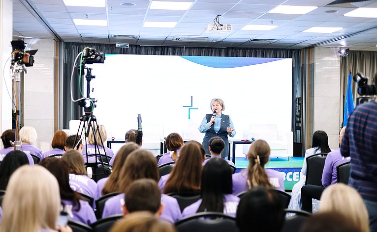Елена Писарева приняла участие в панельной дискуссии IV Всероссийского форума выпускников детских домов «Мы нужны друг другу»: Диалог, образование, поддержка»