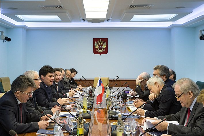 19-12 М. Маргелов и В. Озеров провели встречу с делегацией Комитета по международным делам, обороне и вооруженным силам Сената Французской Республики 2
