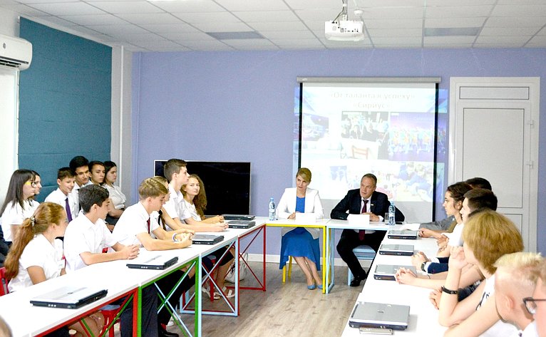 Александр Башкин провел открытый урок «От таланта к успеху» в МБОУ г. Астрахани «Гимназия № 3»