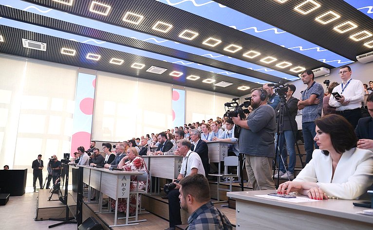 Участие первого заместителя Председателя Совета Федерации Андрея Яцкина в Межрегиональном студенческом слете «Будущее Приазовья»