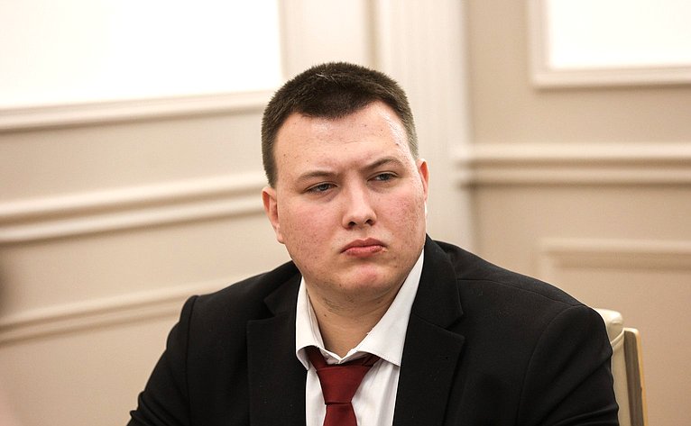 Встреча Александра Варфоломеева с членами молодежного парламента при Тульской областной Думе