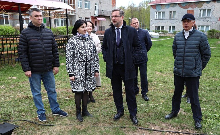 Николай Владимиров посетил Моргаушский округ и проконтролировал ход строительства быстровозводимых корпусов в детских оздоровительных лагерях