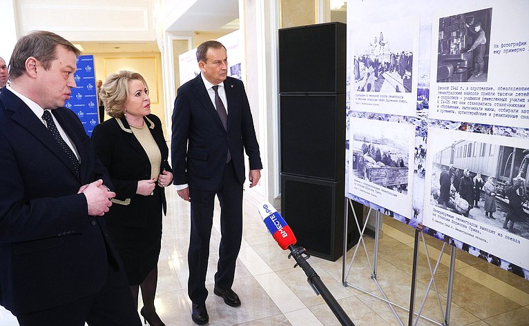 Торжественное открытие патриотической выставки архивных фотографий о блокаде Ленинграда времен 1941–1944 годов «Помните! Через века, через года,-помните!»