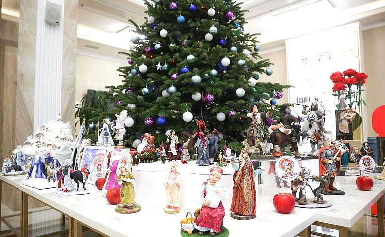 Торжественное открытие выставки лучших работ VII Всероссийского конкурса ватного мастерства «Россия многоликая: героический эпос», приуроченного к Году защитника Отечества в России, и награждение победителей конкурса