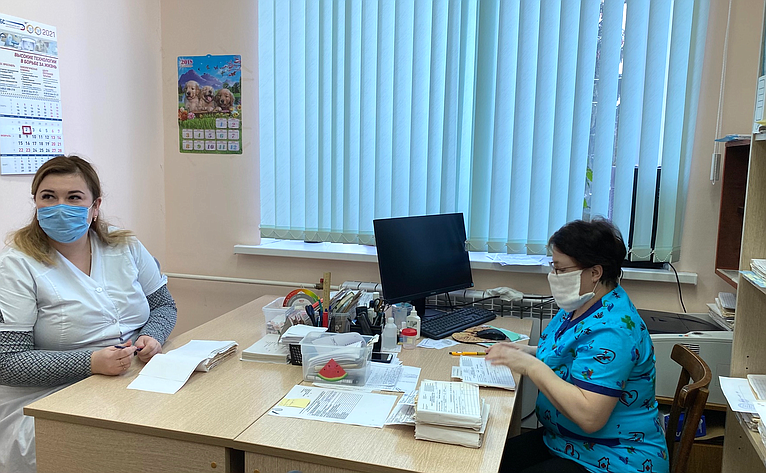 Наталия Косихина и Сергей Березкин посетили пункты вакцинации от коронавируса в ряде муниципальных районов Ярославской области