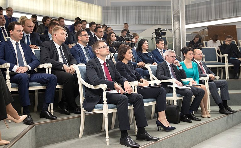 Валентина Матвиенко провела встречу с членами и экспертами Палаты молодых законодателей при Совете Федерации