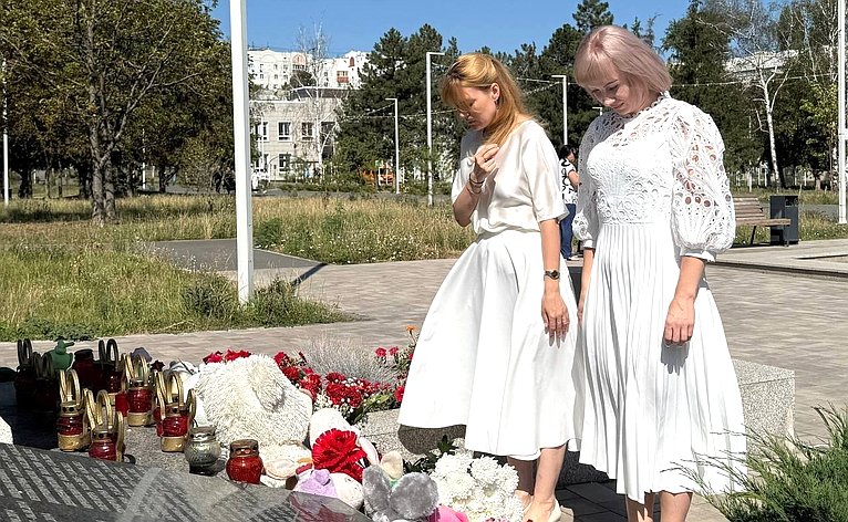 Дарья Лантратова встретилась с вдовами участников СВО и почтила память погибших детей Донбасса