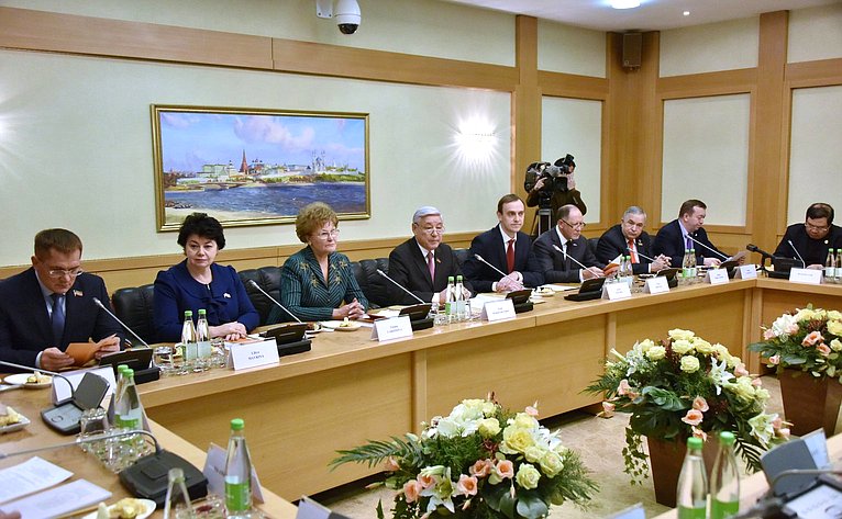 В. Абрамов принял участие во встрече с членами делегации Национального собрания Вьетнама