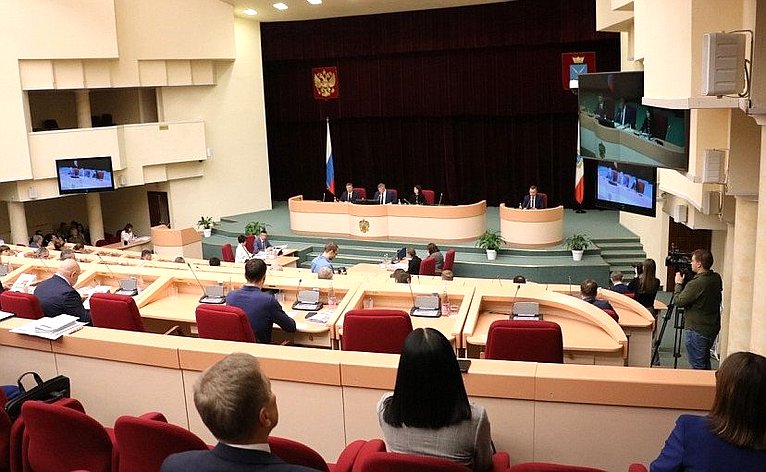Валерий Радаев в рамках работы в регионе принял участие в заседании Саратовской областной Думы