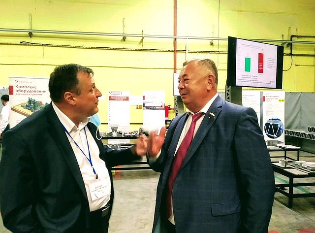 Вадим Николаев посетил в столице Чувашской Республики завод по производству тяжелой бульдозерно-рыхлительной и трубоукладочной техники