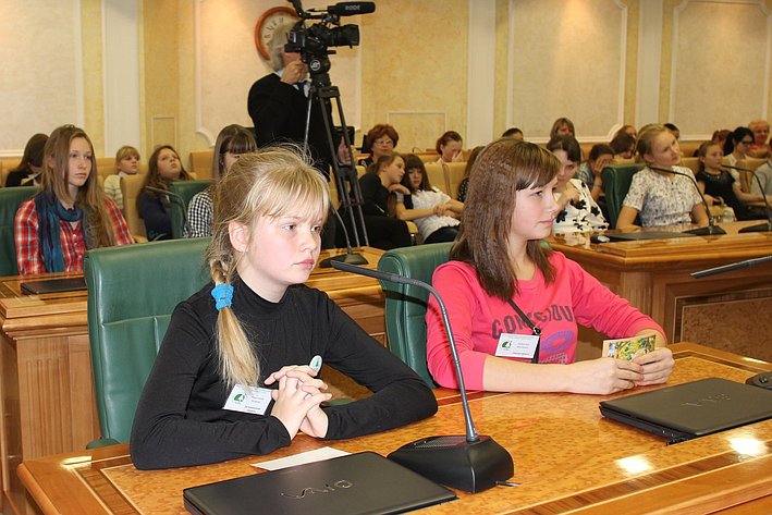 Встреча Л. Боковой и С. Горячевой с делегатами XII Международного детского экологического форума «Зелёная планета 2014»