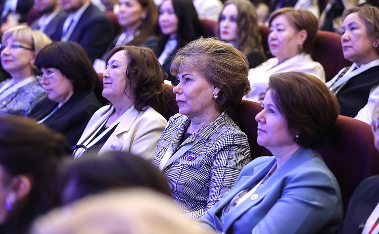 Пленарное заседание Первого Российско-Киргизского женского форума «Диалог женщин России и Кыргызстана во имя будущего»