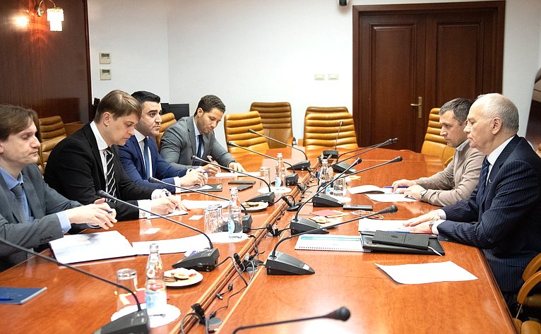 Фарит Мухаметшин провел встречу с представителями Посольства Арабской Республики Египет (АРЕ) в РФ и сотрудниками Госкорпорации «Росатом»