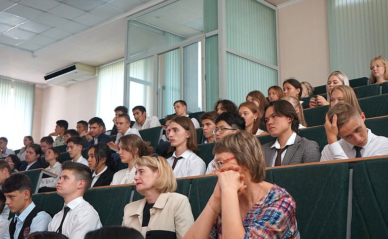 Владимир Полетаев встретился со школьниками Республики Алтай