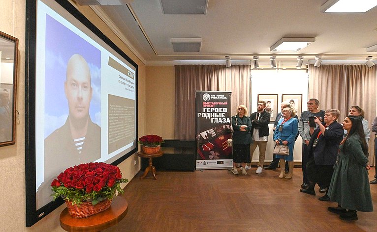 Александр Карелин принял участие в открытии в Новосибирской области выставочного проекта «Героев родные глаза»