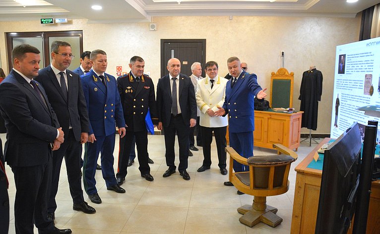 Николай Владимиров в Чебоксарах поздравил юридическое сообщество Чувашии с профессиональным праздником