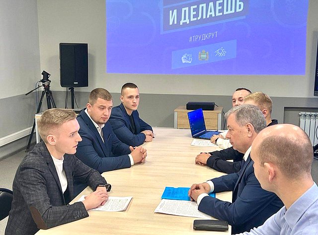 Анатолий Артамонов принял участие в совещании по возрождению в Калужской области регионального отделения «Российских студенческих отрядов»