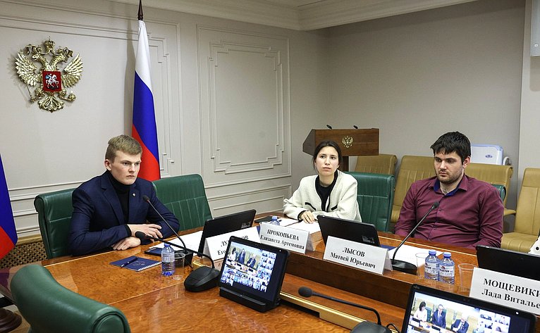 Заседание Дискуссионного клуба Молодежного парламента Законодательного Собрания Вологодской области
