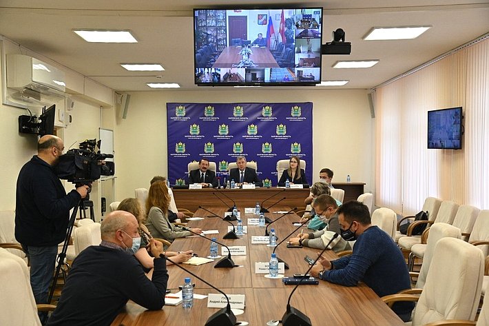 В Калуге состоялась совместная пресс-конференция Анатолия Артамонова и Геннадия Скляра
