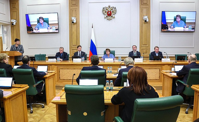 Расширенное заседание Комитета Совета Федерации по конституционному законодательству и государственному строительству «Инициативы Амурской области о дополнительных мерах по противодействию нелегальной миграции и ускорению цифровой трансформации»