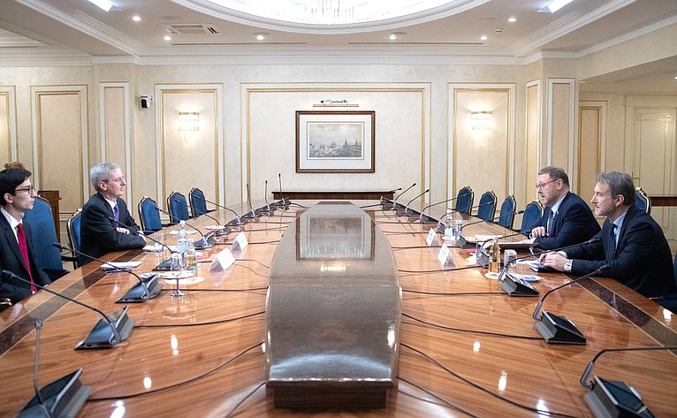 Встреча К. Косачева с Чрезвычайным и Полномочным послом Великобритании в РФ Лори Бристоу