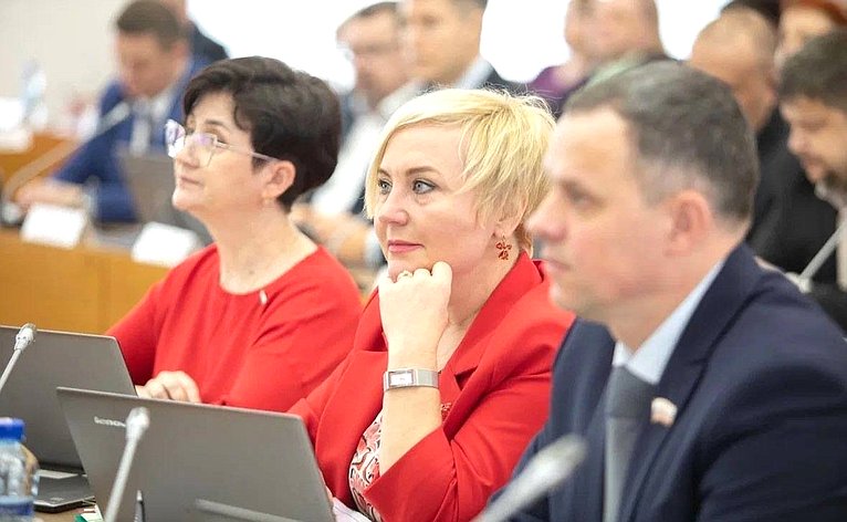 Юрий Воробьев выступил на сессии Законодательного Собрания Вологодской области с отчетом о своей деятельности за 2024 г
