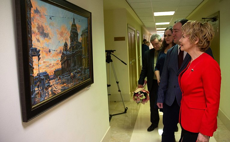 Открытие выставки живописи Павла Еськова «Путь к храму» в Совете Федерации