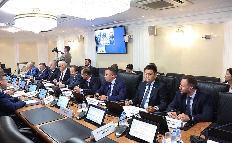 Расширенное заседание Комитета Совета Федерации по Регламенту и организации парламентской деятельности (в рамках Дней Кировской области в Совете Федерации)