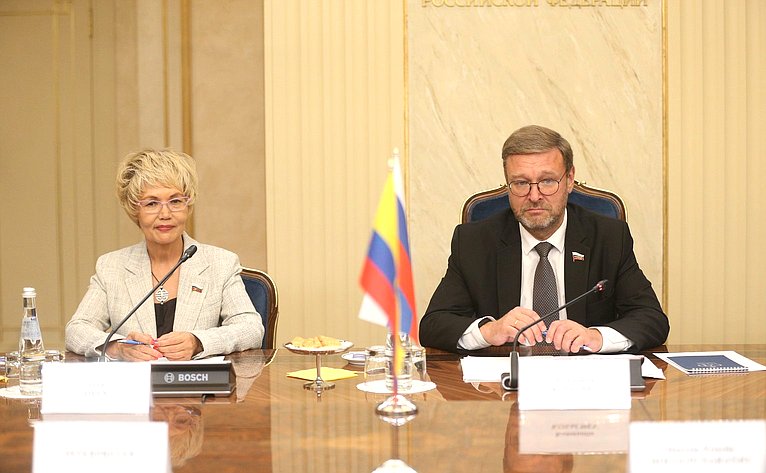 Константин Косачев провел встречу с первым заместителем Председателя Национальной ассамблеи Республики Эквадор Марселой Присцилой Ольгин Наранхо