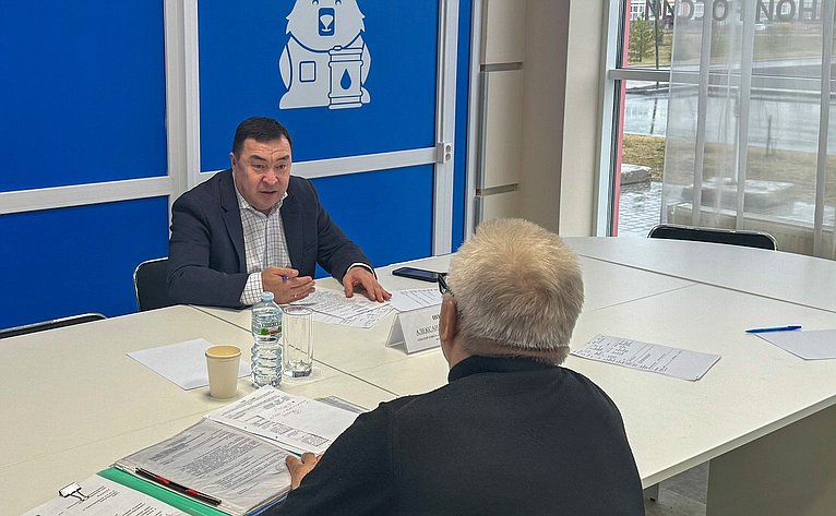 лександр Новьюхов провел прием граждан по личным вопросам в Ханты-Мансийске