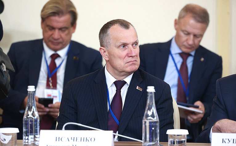 Встреча Председателя СФ Валентины Матвиенко и Председателя Совета Республики Национального собрания Республики Беларусь Натальи Кочановой с руководителями органов государственной власти субъектов Российской Федерации и регионов Республики Беларусь