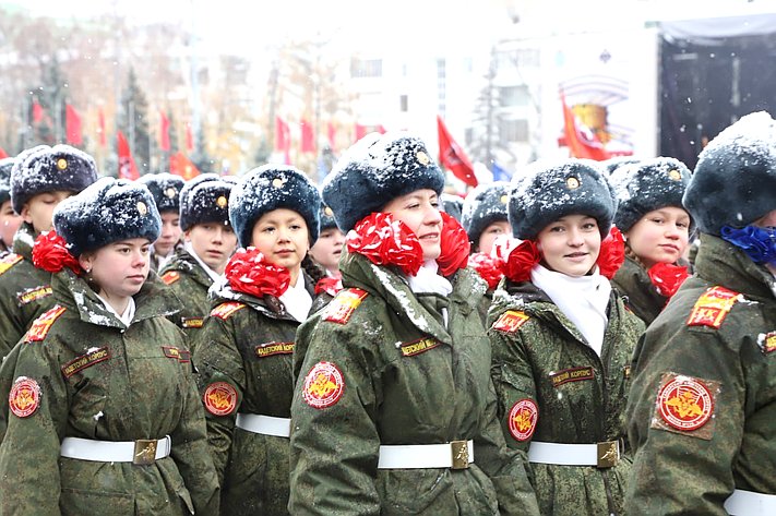 Под девизом «Наша семья – наша Победа!» в Самаре прошел Парад Памяти (фото Екатерина Елизарова «Самарская газета»)