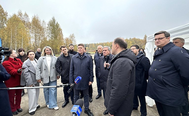 Сенаторы осмотрели площадки, отведенные под реализацию проектов комплексного развития территории и Церковь Иоанна Предтечи в Толчкове