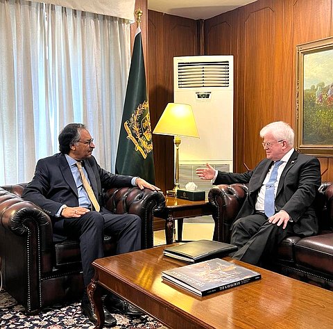 Владимир Чижов провел встречу с Министром иностранных дел Пакистана Джалилом Аббасом Джилани