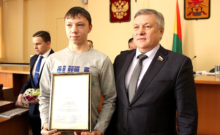 Сергей Михайлов принял участие во вручении правительственных наград спортсменам и сотрудникам учреждений краевого министерства спорта