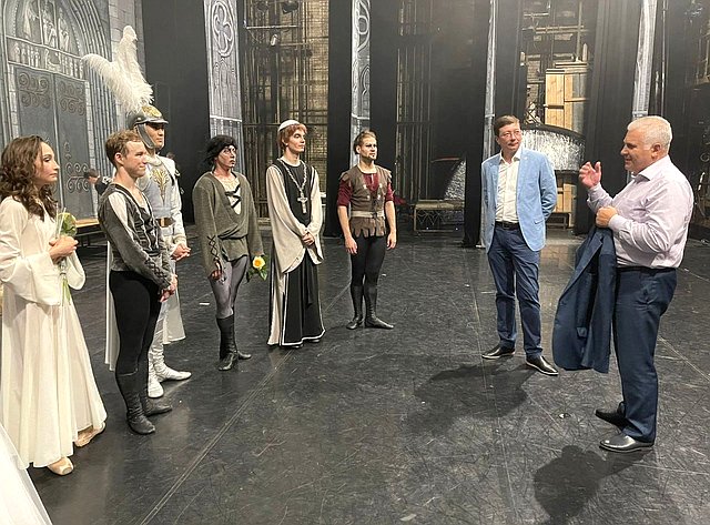 Сергей Мартынов поздравил театральных деятелей с Международным днём театра