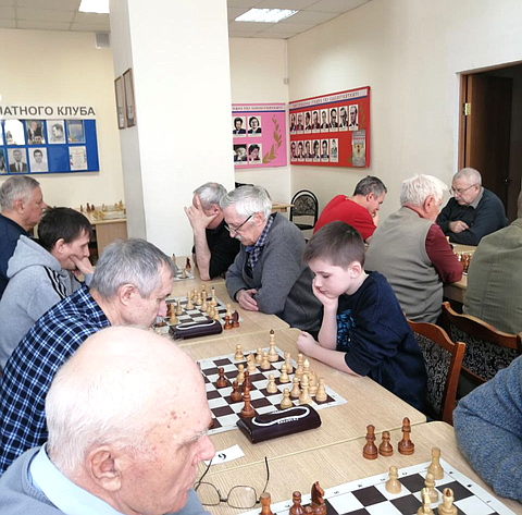 Олег Цепкин в ходе поездки в регион посетил шахматный клуб чемпиона мира по рапиду и блицу, сенатора РФ Сергея Карякина