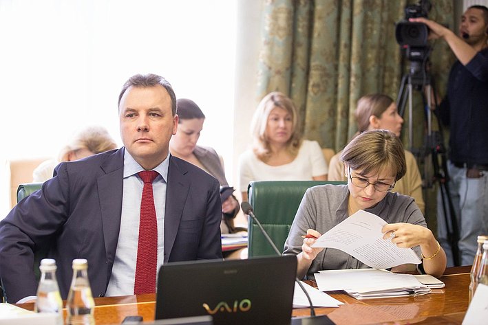 Заседание комитета по экономической политике-7 Муравьев и Бокова