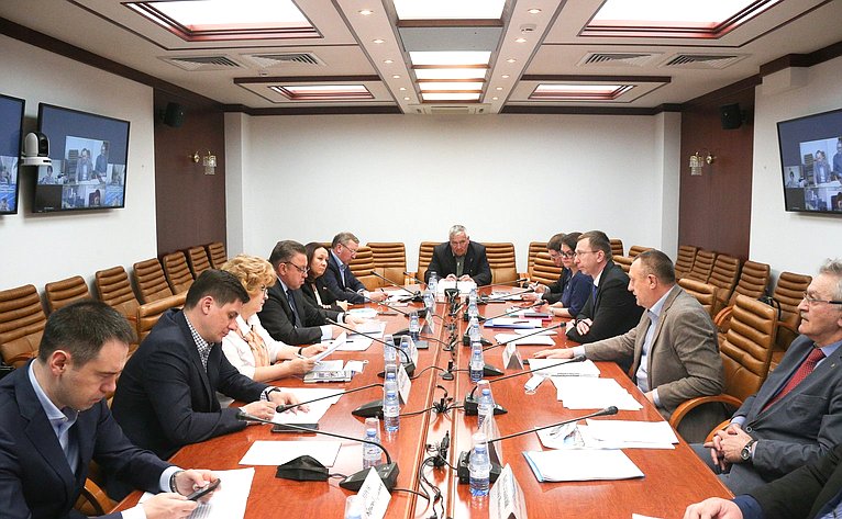 Расширенное совещание Комитета СФ по Регламенту и организацией парламентской деятельности
