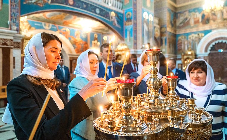 В рамках выездного заседания Комиссии СФ по развитию креативных (творческих) индустрий и народных художественных промыслов в России сенаторы посетили культурно-просветительные и социальные объекты