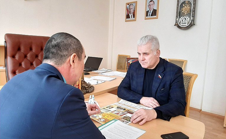Сергей Мартынов в рамках рабочего визита в регион провел встречу с главой Сернурского района Сергеем Адигановым