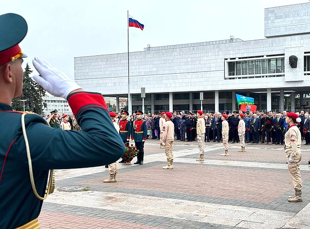 Айрат Гибатдинов почтил память жертв теракта в Беслане