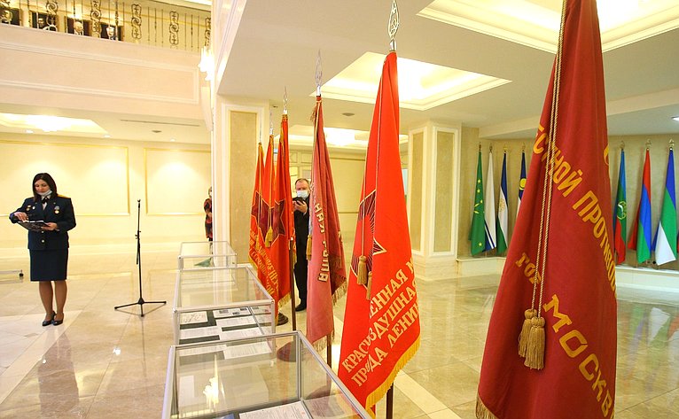 Открытие в Совете Федерации выставки, посвященной 30-летию создания Российского корпуса спасателей