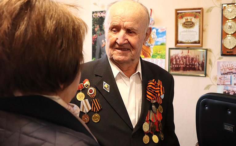 Елена Бибикова поздравила с Днем Победы ветеранов Великой Отечественной войны