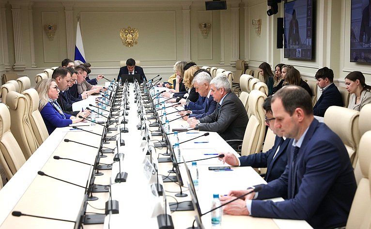 Круглый стол на тему «Развитие кадрового потенциала строительной отрасли»