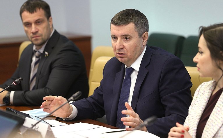 Расширенное заседание Комитета СФ по социальной политике с участием Министра спорта РФ