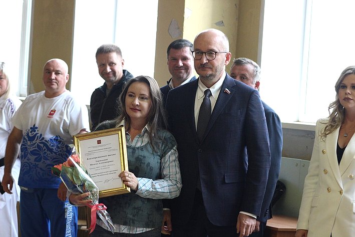 Олег Цепкин наградил членов Федерации каратэ Челябинской области