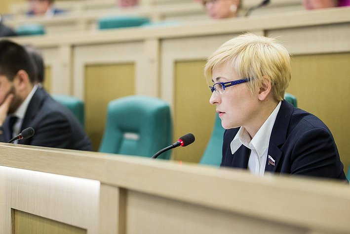 Л. Бокова на 385-м заседании Совета Федерации